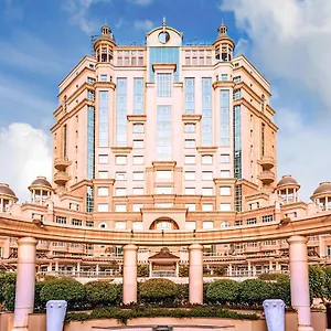 Swissôtel Al Murooj 5* Dubai